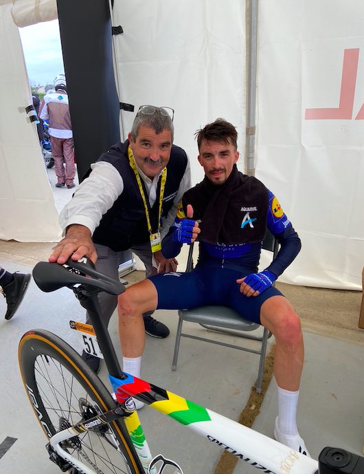 Julian Alaphilippe et Gilbert Versier au Tour de France 2021